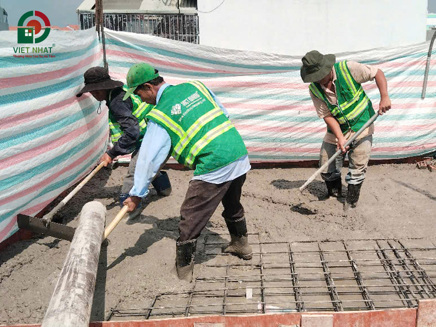 Hình ảnh thi công đổ bê tông sàn tầng 2