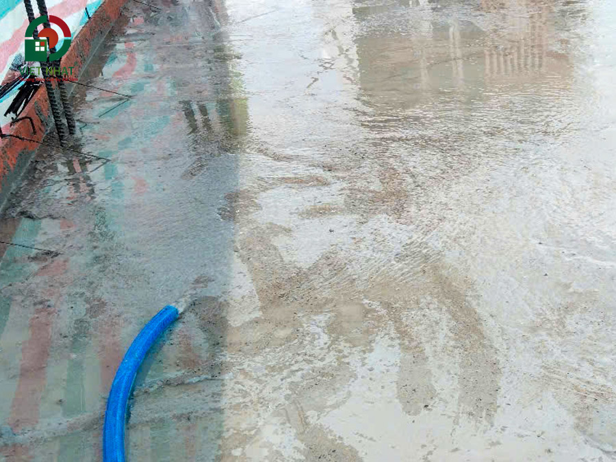 Hình ảnh thi công bảo dưỡng sàn bê tông