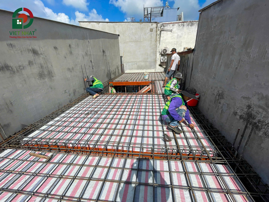 Hình ảnh thi công cốt thép sàn tầng 2