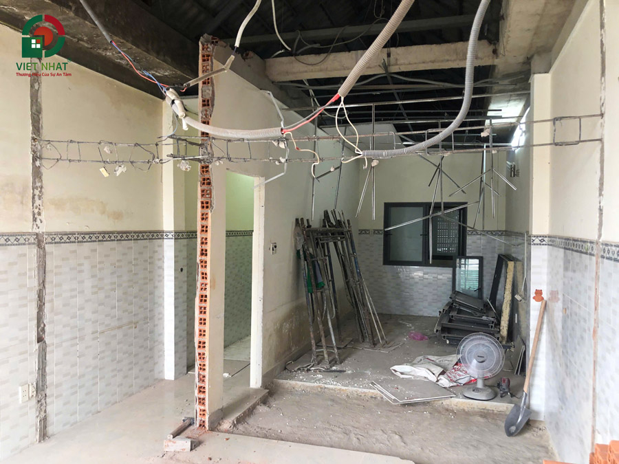 Hình ảnh thi công tháo dỡ hiện trạng nhà cũ