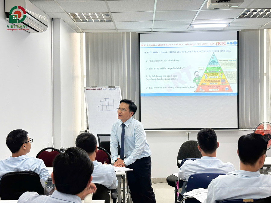 Học kỹ năng tư vấn bán hàng cùng ThS. Nguyễn Văn Tuấn