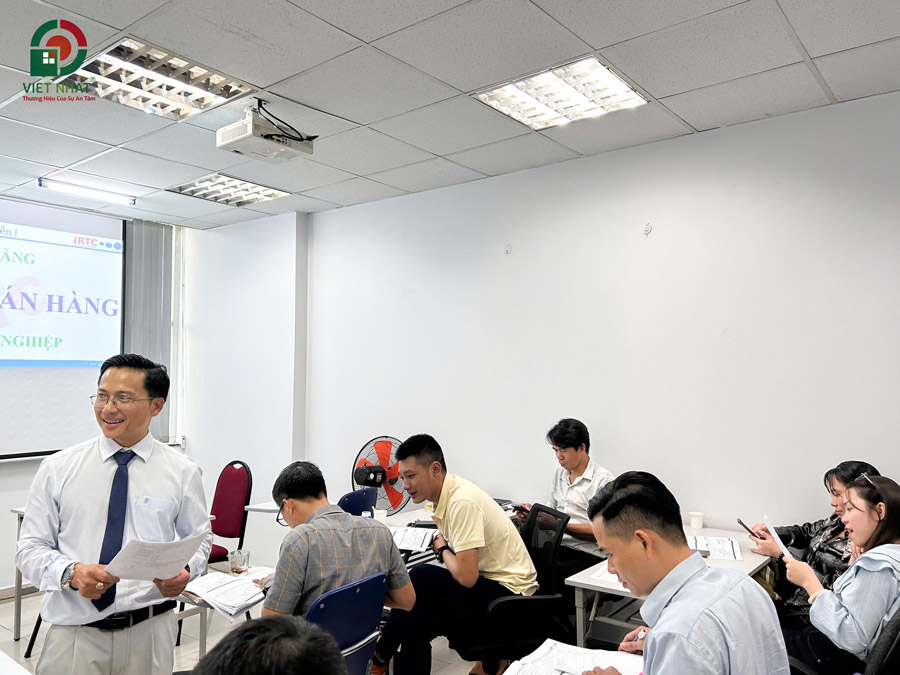 Học kỹ năng tư vấn bán hàng cùng ThS. Nguyễn Văn Tuấn