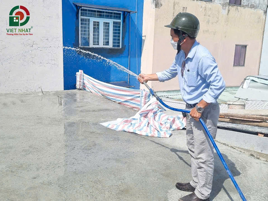 Giữ ẩm liên tục bằng nước
