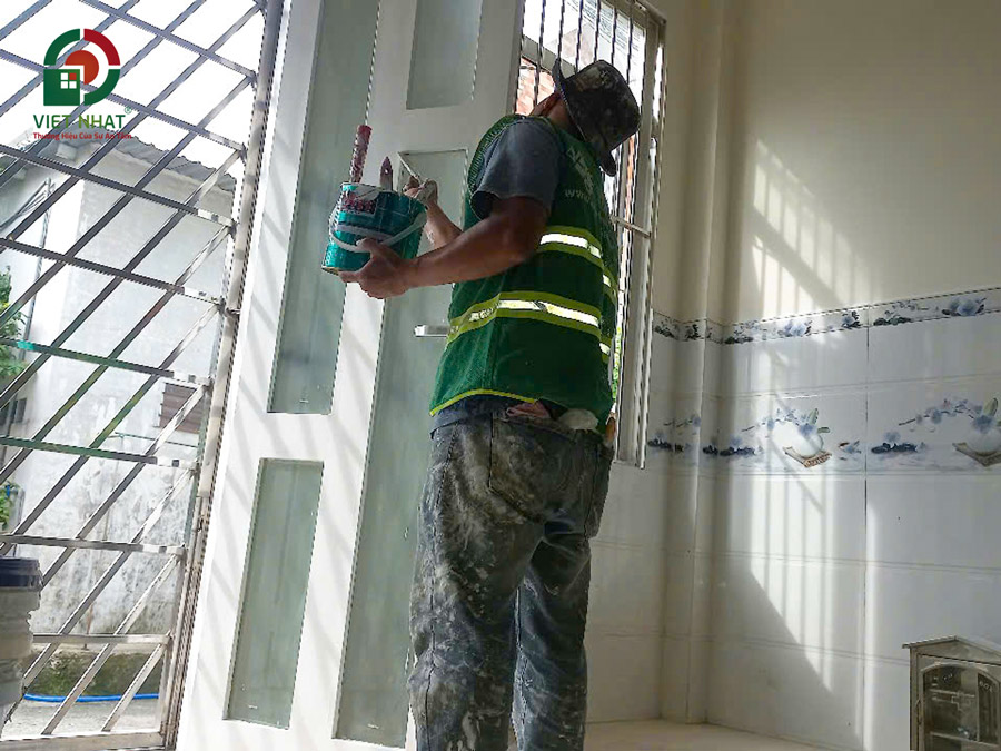 Hình ảnh thi công sơn cửa