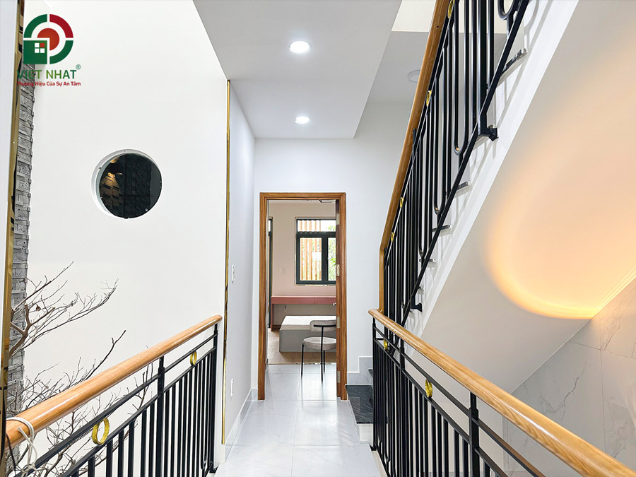 Lắp đặt giếng trời an toàn