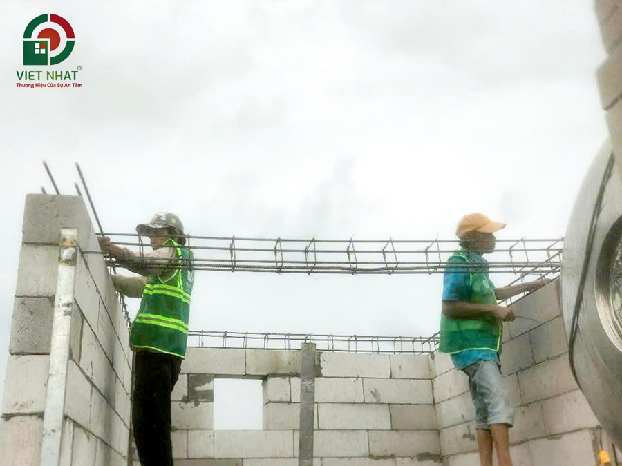 Hình ảnh thi công đà kiềng thép mái