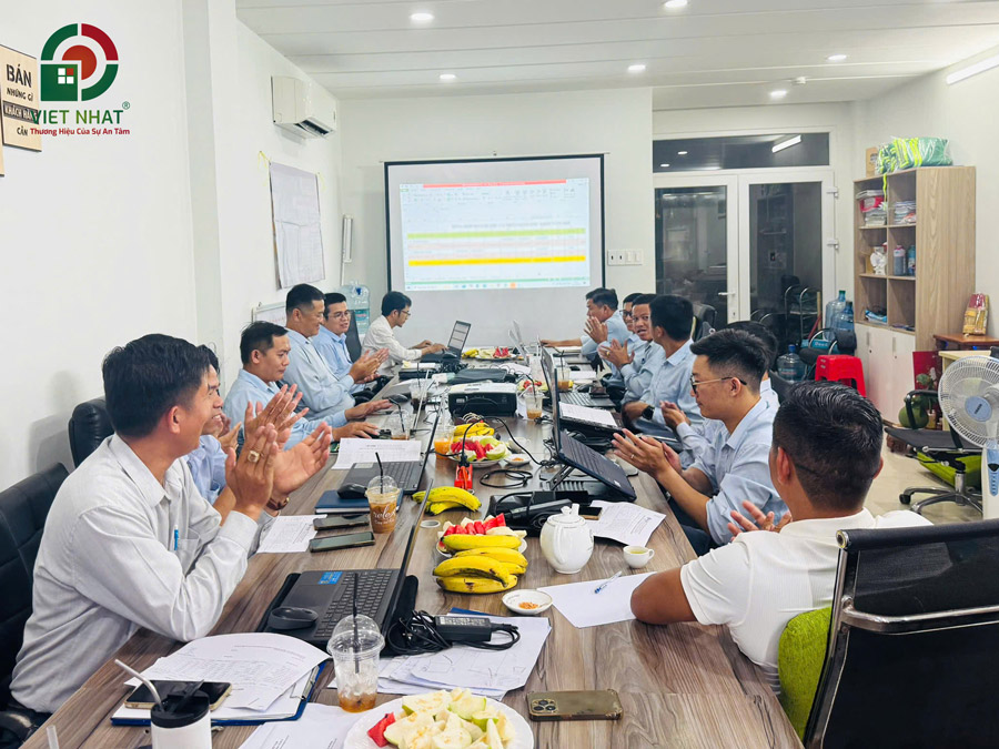 Hình ảnh Việt Nhật Group họp định kỳ tháng 08/2025