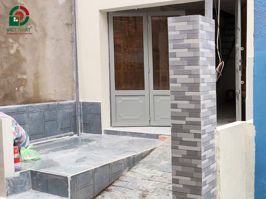 Hình ảnh bàn giao sân trước