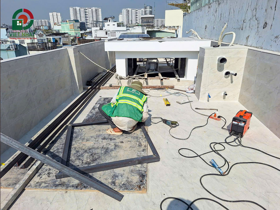 Hình ảnh thi công khung chứa bồn nước