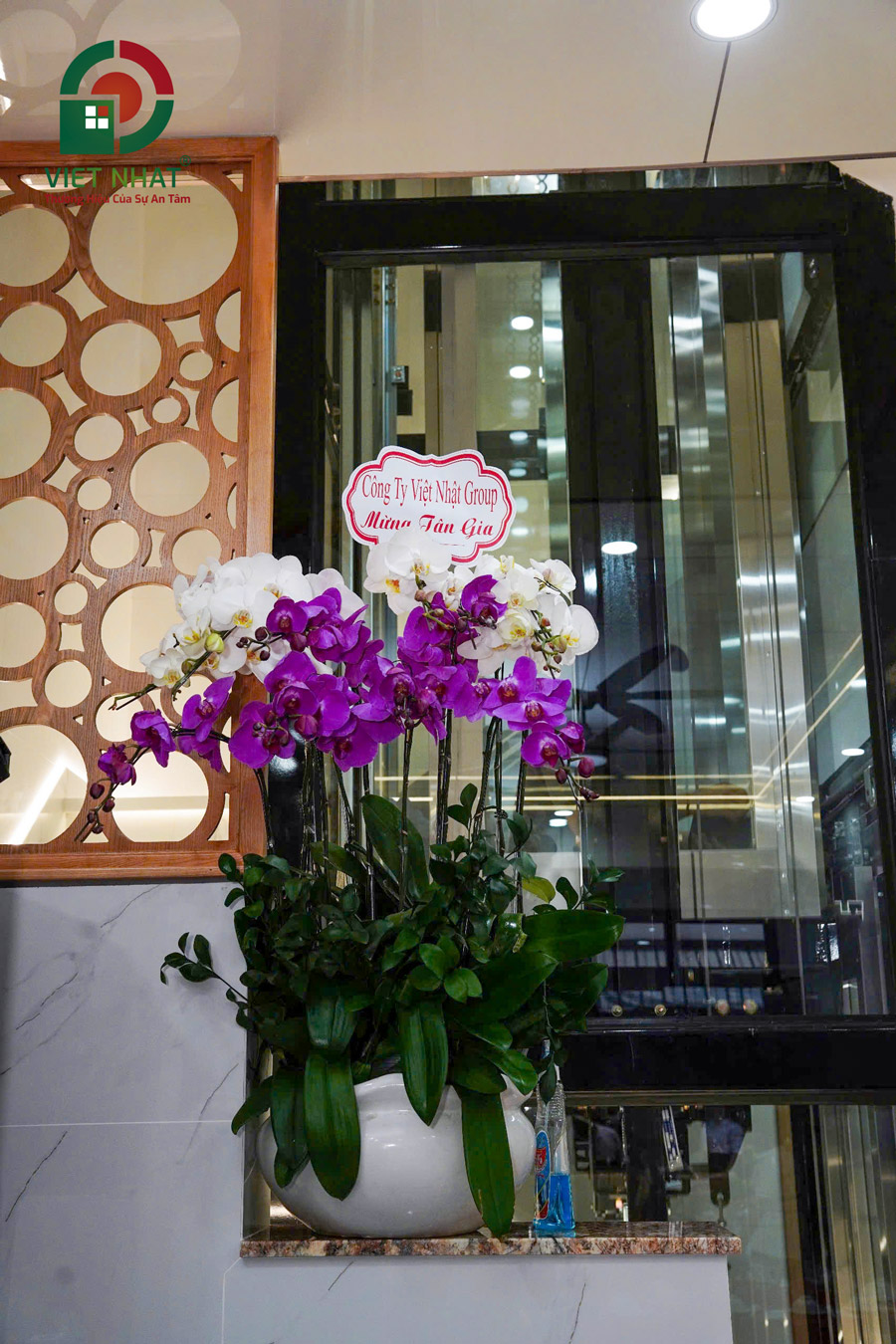 Hình ảnh bàn giao thang máy