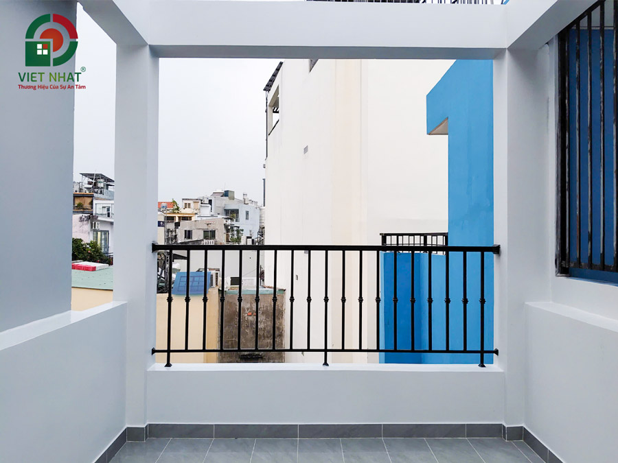 Hình ảnh bàn giao sân thượng trước