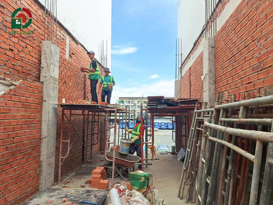 Hình ảnh thi công xây tường bao lầu 1
