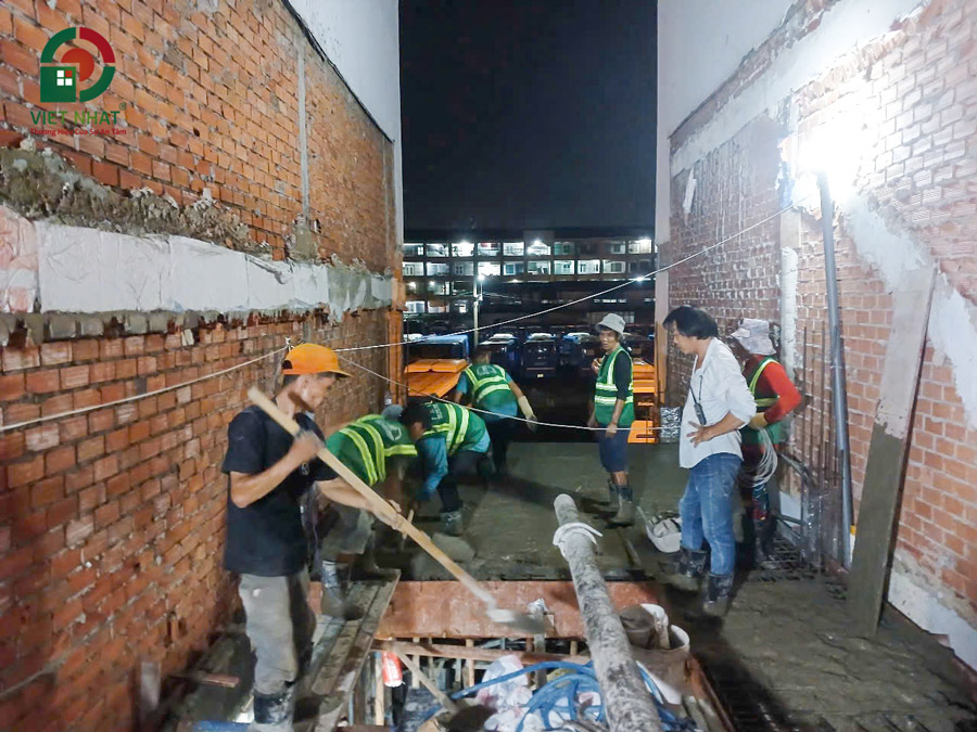 Hình ảnh thi công đổ bê tông sàn lầu 1