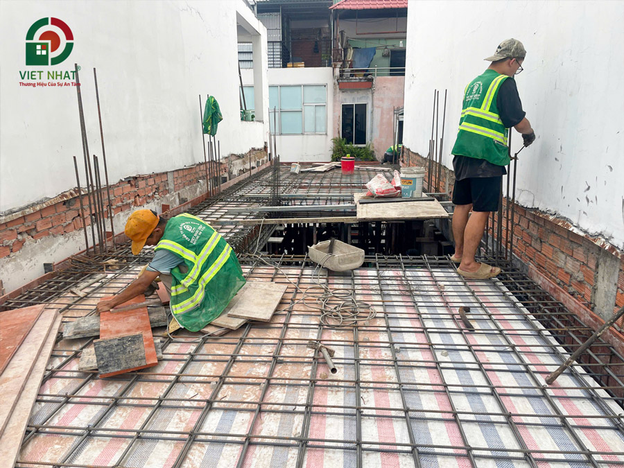 Hình ảnh thi công sắt thép sàn lầu 2