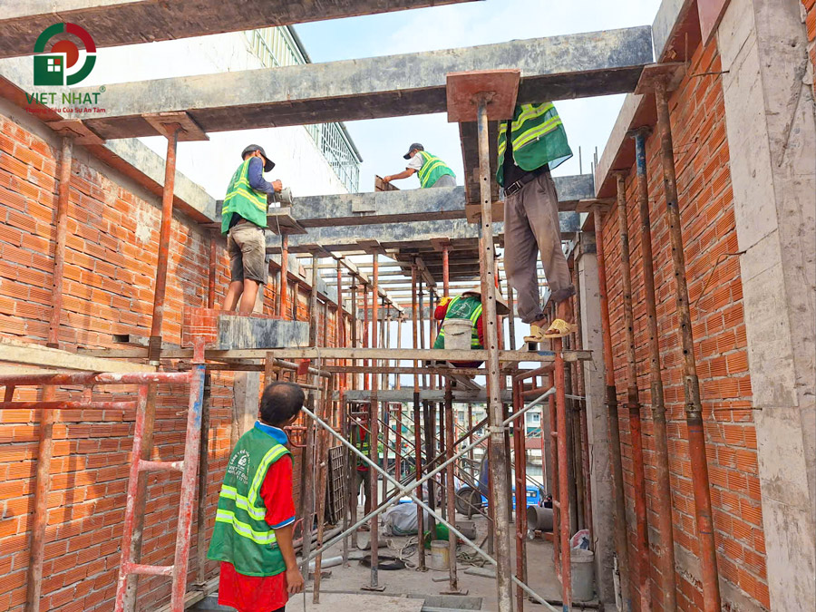 Hình ảnh thi công dựng cốp pha sàn mái