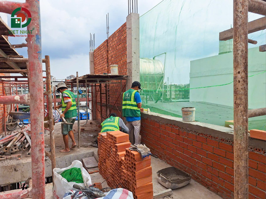 Hình ảnh thi công xây dựng tường bao lầu 3