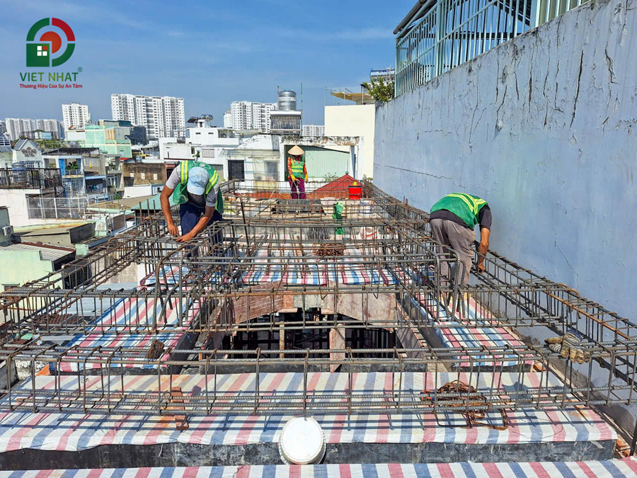 Hình ảnh thi công sắt thép sàn mái