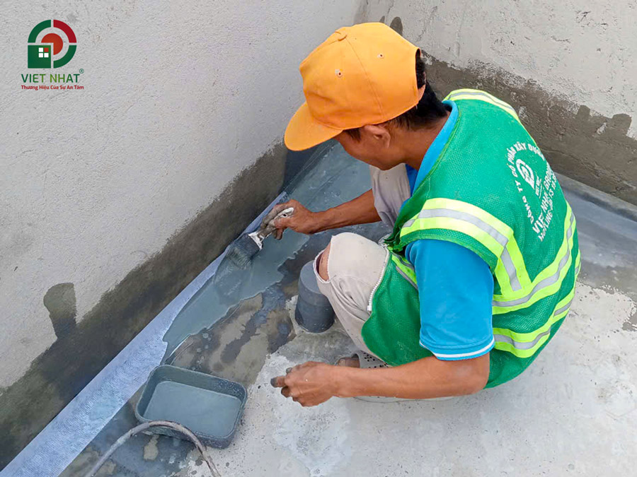 Hình ảnh thi công đóng lưới lăn chống thấm