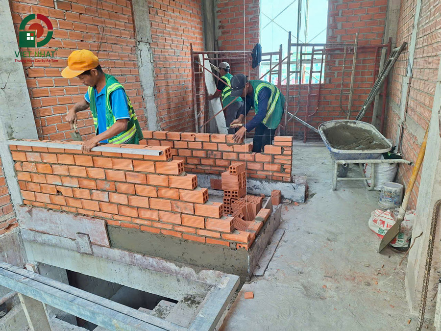 Hình ảnh thi công xây tường ngăn phòng