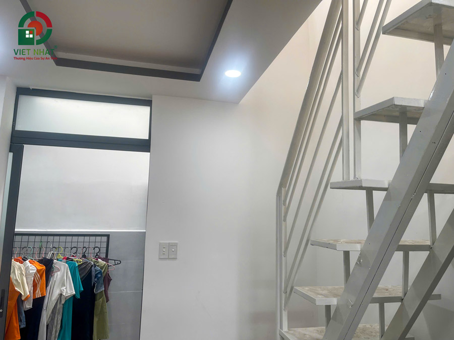 Hình ảnh bàn giao khoảng lùi sân sau và cầu thang bộ