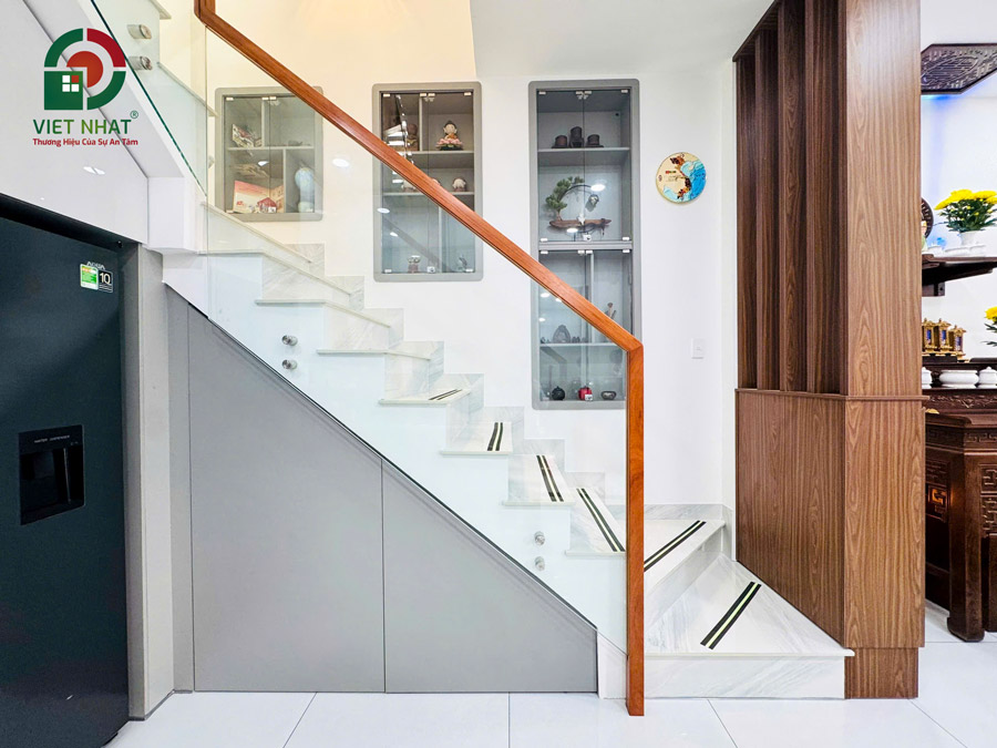 Hình ảnh bàn giao cầu thang bộ