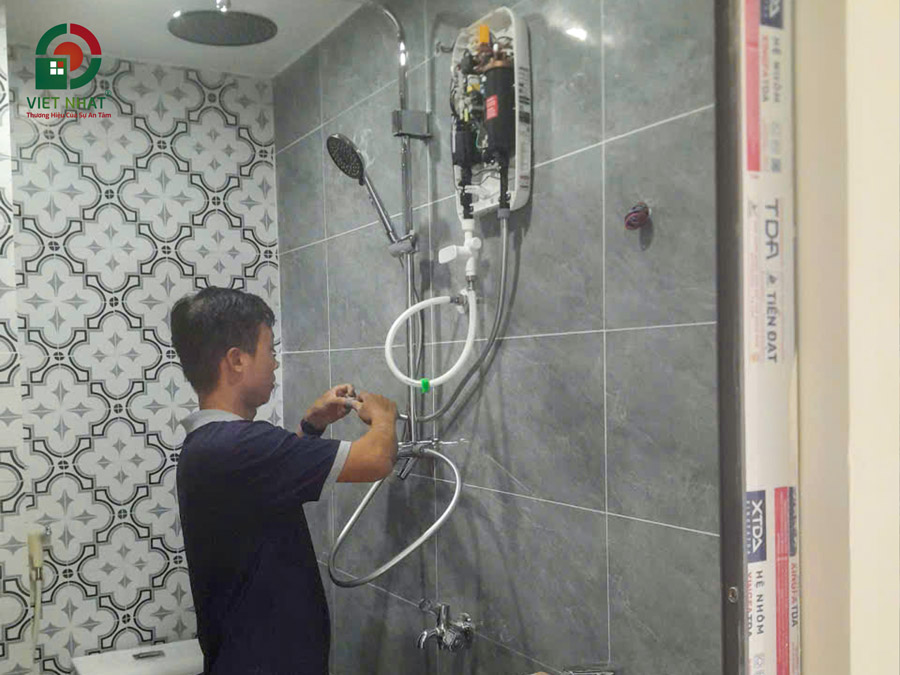 Hình ảnh thi công lắp đặt thiết bị vệ sinh
