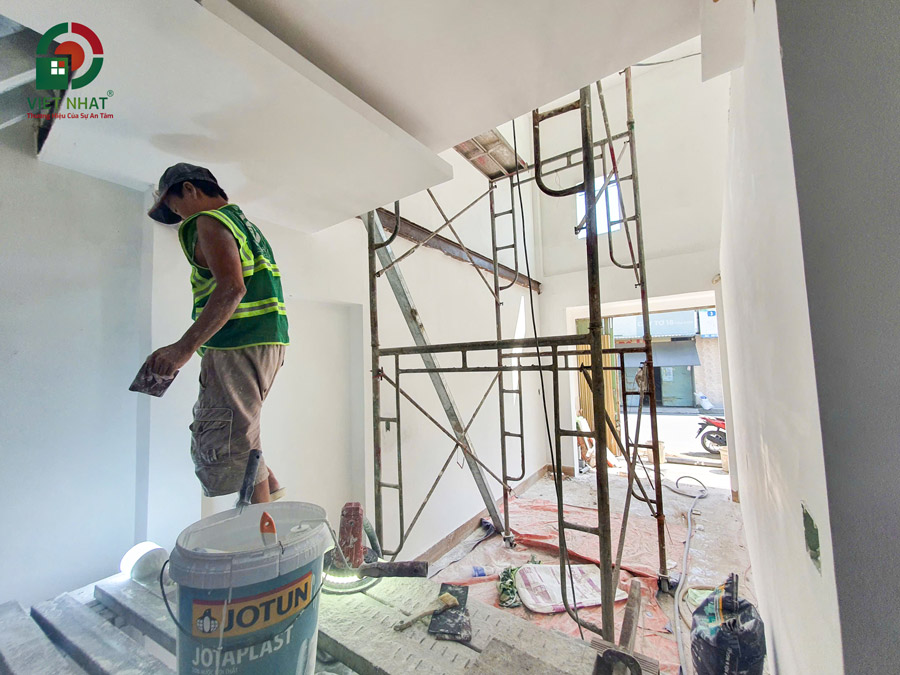 Hình ảnh thi công trét bả sơn tường