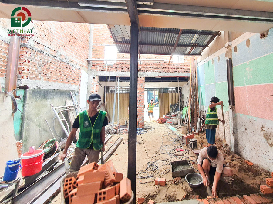 Hình ảnh thi công xây tường ngăn phòng