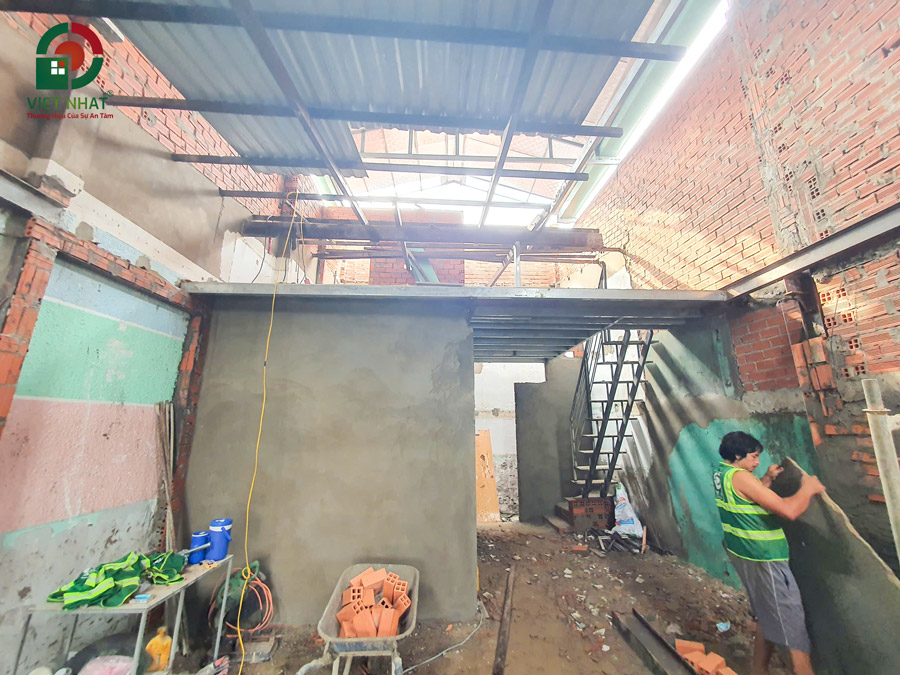 Hình ảnh thi công cải tạo nhà có gác lửng