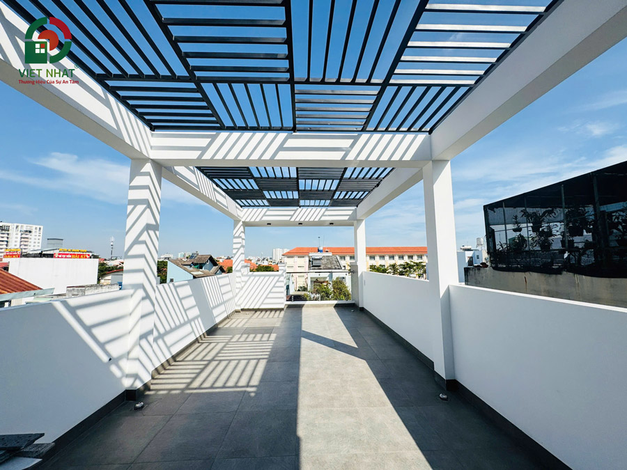 Hình ảnh bàn giao sân thượng trước