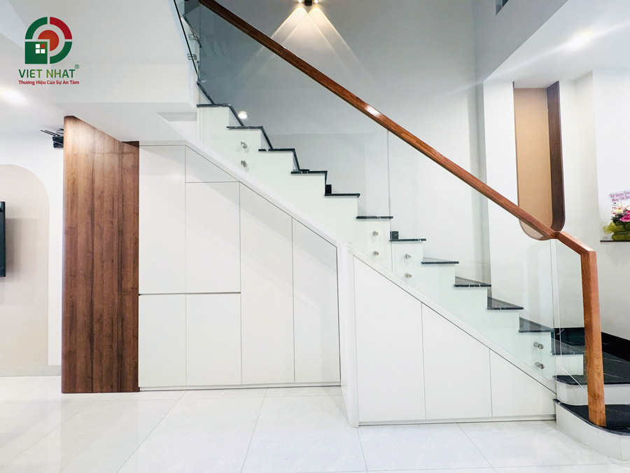 Hình ảnh bàn giao kệ tủ gầm cầu thang bộ