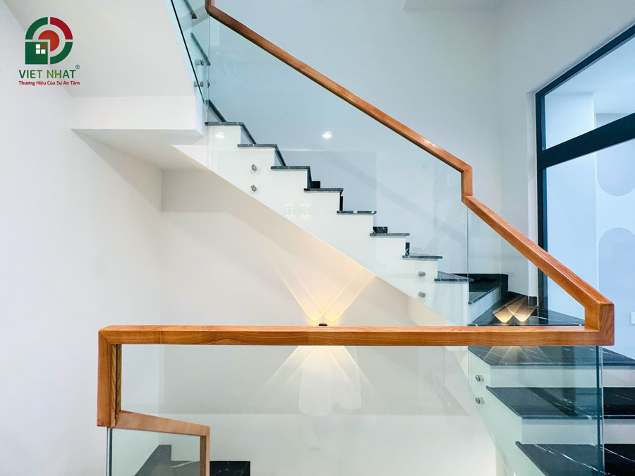 Hình ảnh bàn giao cầu thang bộ