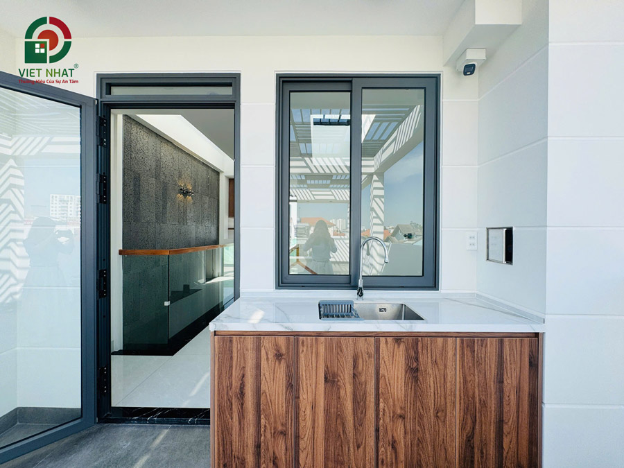 Hình ảnh bàn giao bồn rửa sân thượng