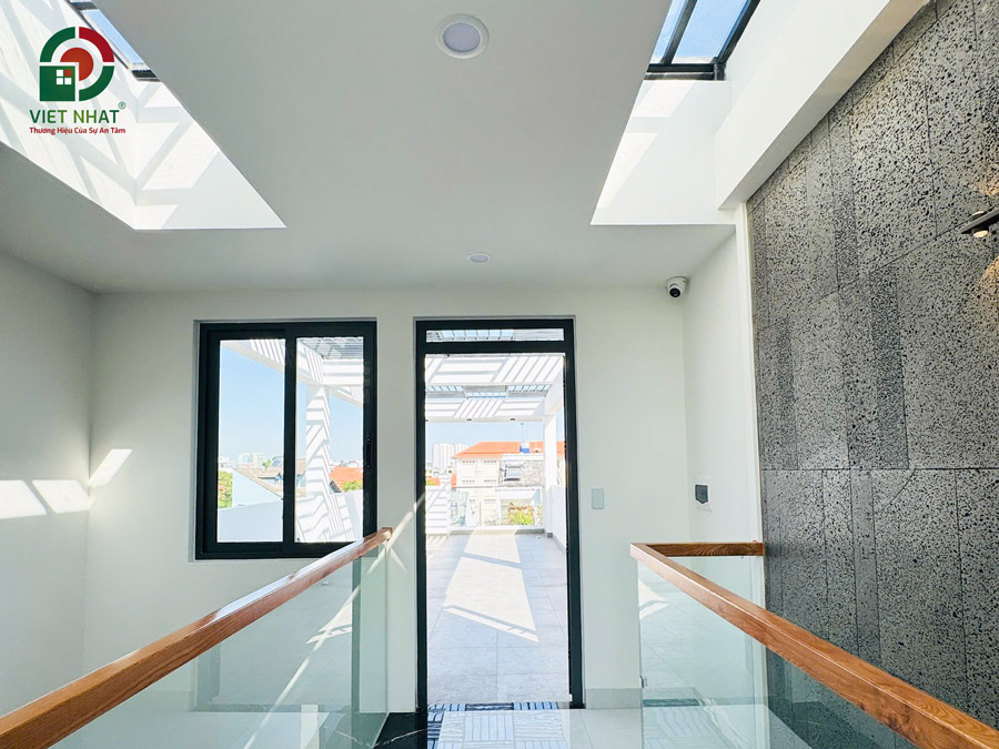 Hình ảnh bàn giao giếng trời lấy sáng