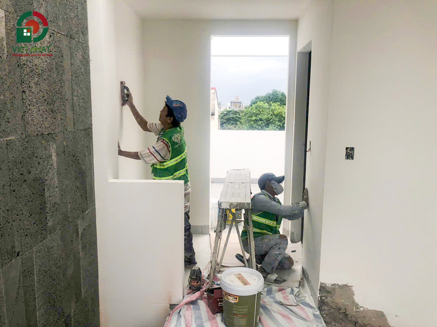 Hình ảnh thi công tô sơn lót