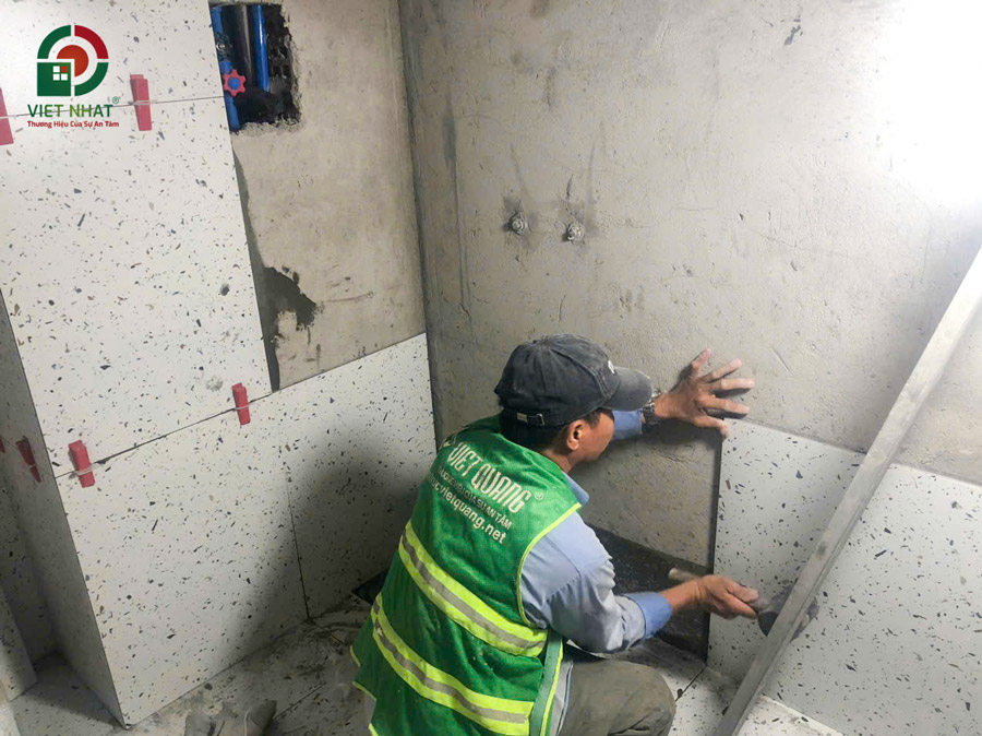 Hình ảnh thi công ốp lát gạch tường