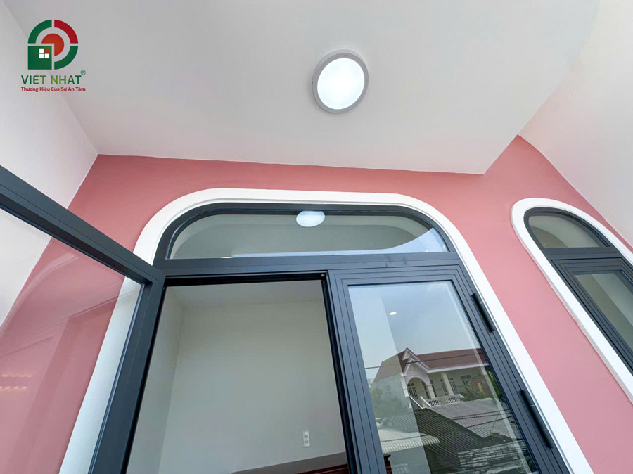 Hình ảnh bàn giao ban công lầu 1