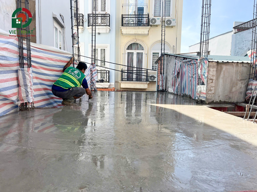 Hình ảnh thi công chà láng sàn bê tông cốt thép