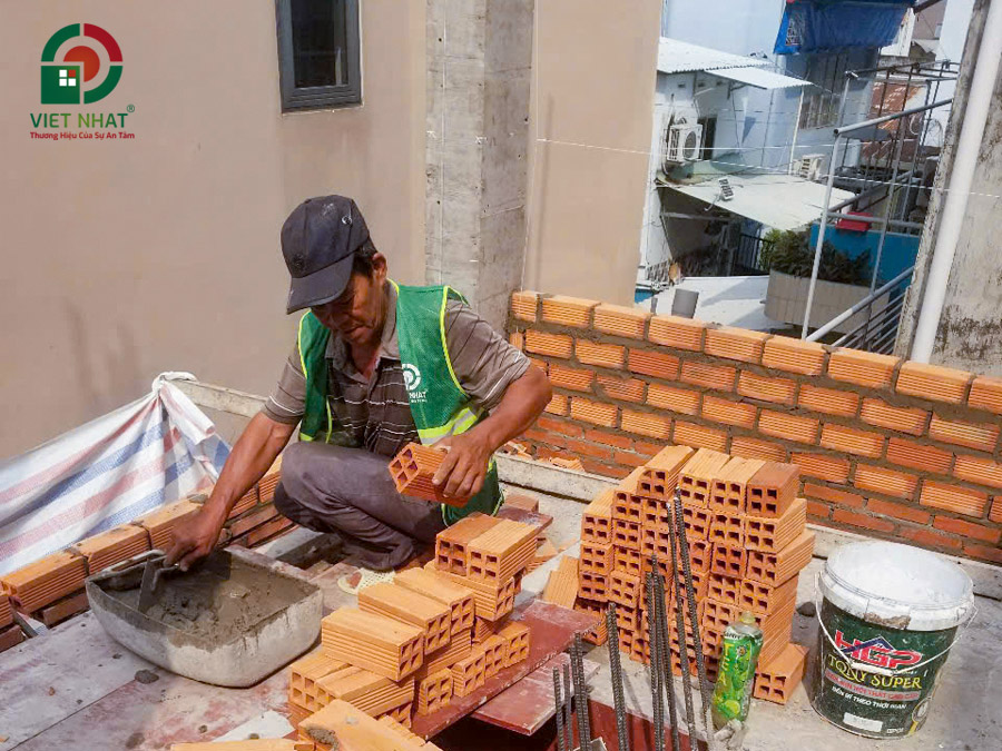Hình ảnh thi công xây tường bao lầu 1