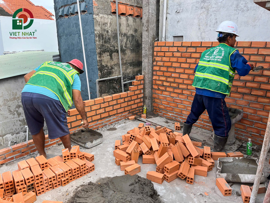 Hình ảnh thi công xây tường bao lầu 2