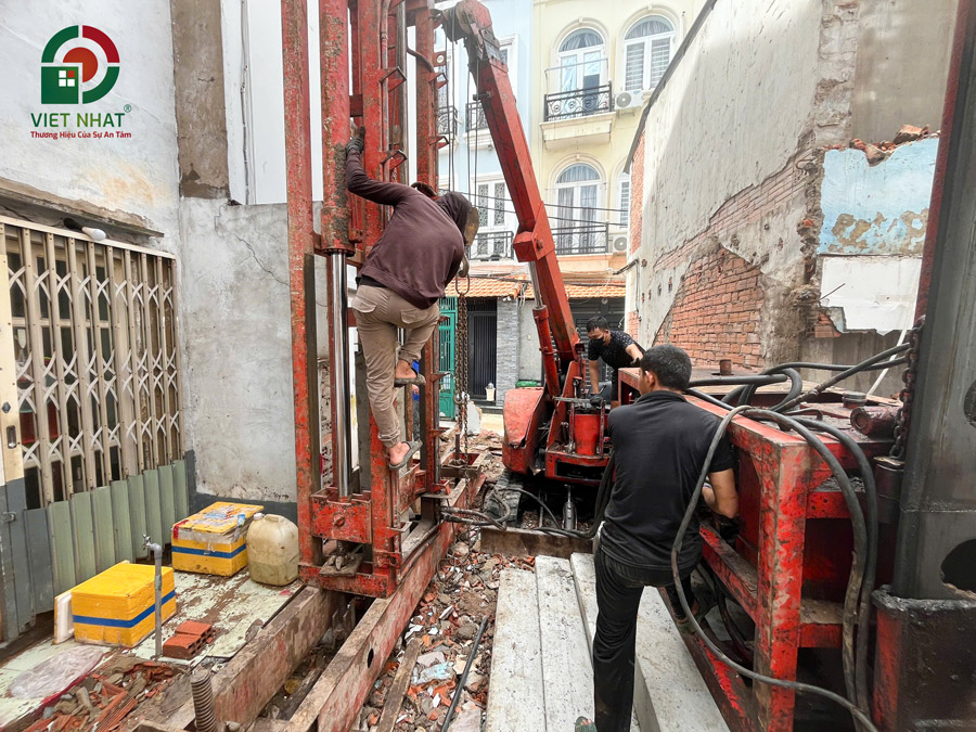 Hình ảnh thi công ép cọc xây nhà