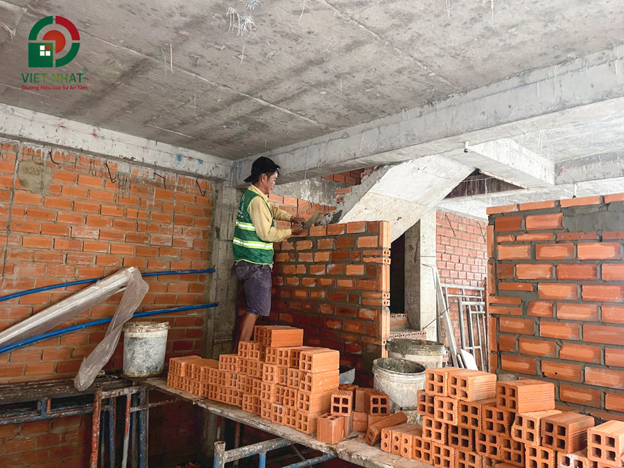 Vị trí cạnh cửa, lanh tô, bổ trụ