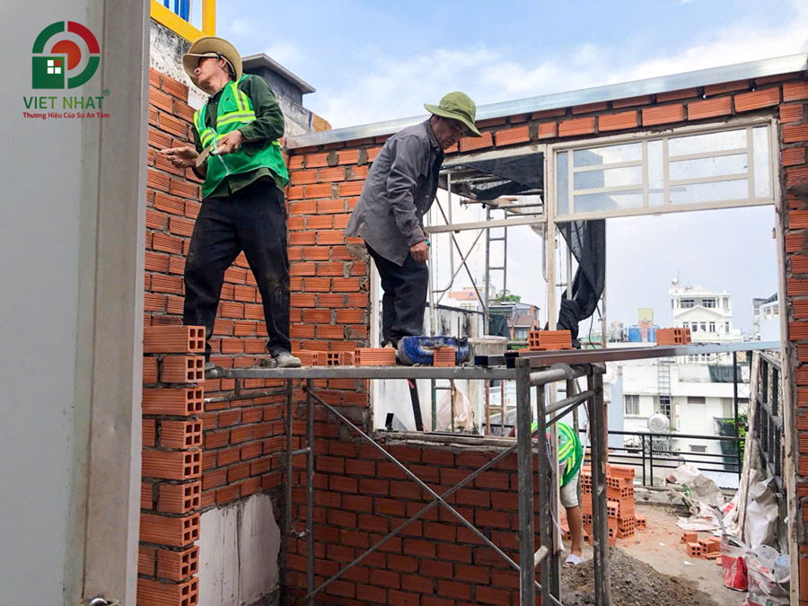 Hình ảnh thi công xây tường bao mở rộng diện tích