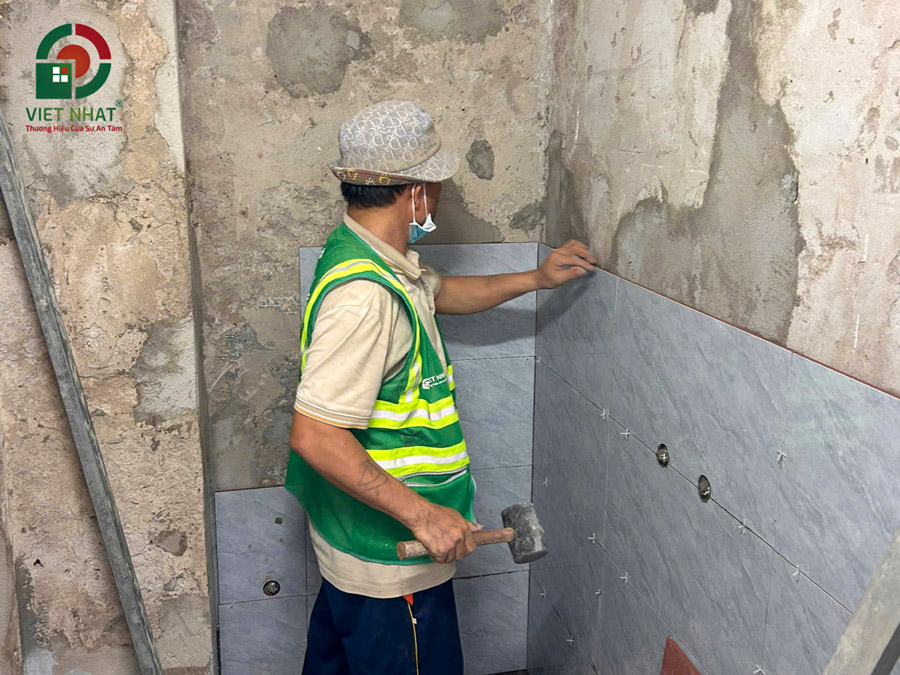 Hình ảnh thi công ốp lát gạch WC