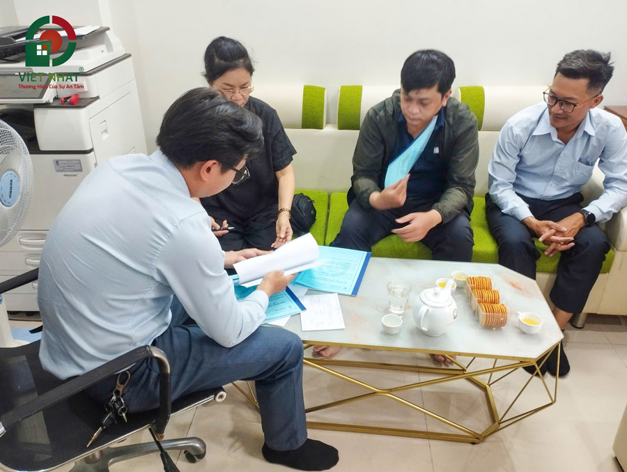 Hình ảnh Việt Nhật Group ký hợp đồng sửa nhà trọn gói cùng gia đình Chị Dung