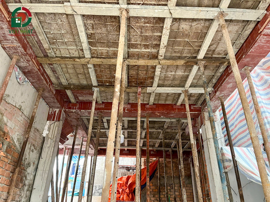 Thời Gian Tháo Cốp Pha Sau Khi Đổ Bê Tông Là Bao Lâu?