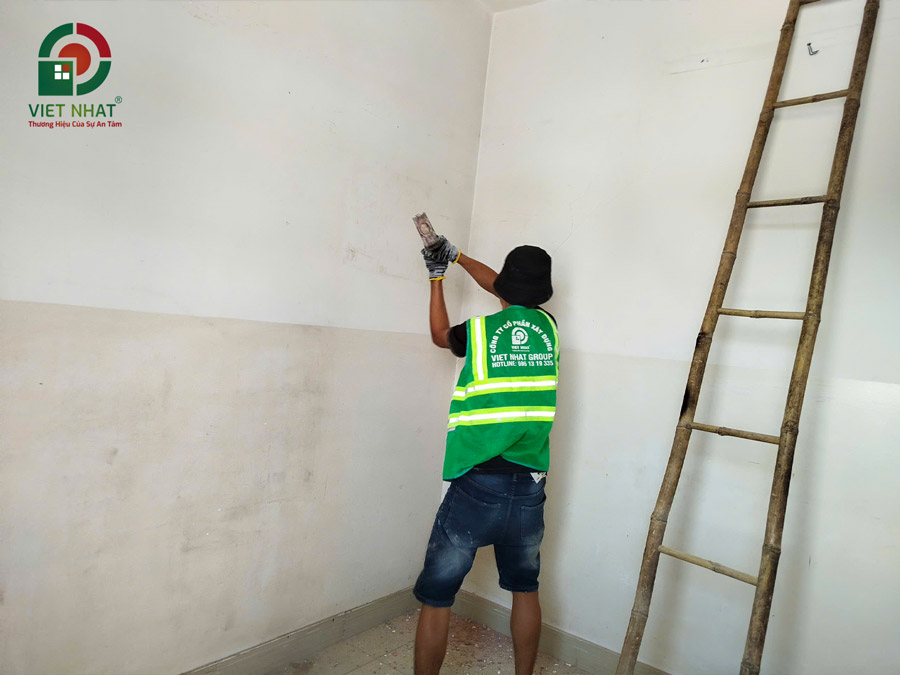 Hình ảnh thi công đục phá tường gạch