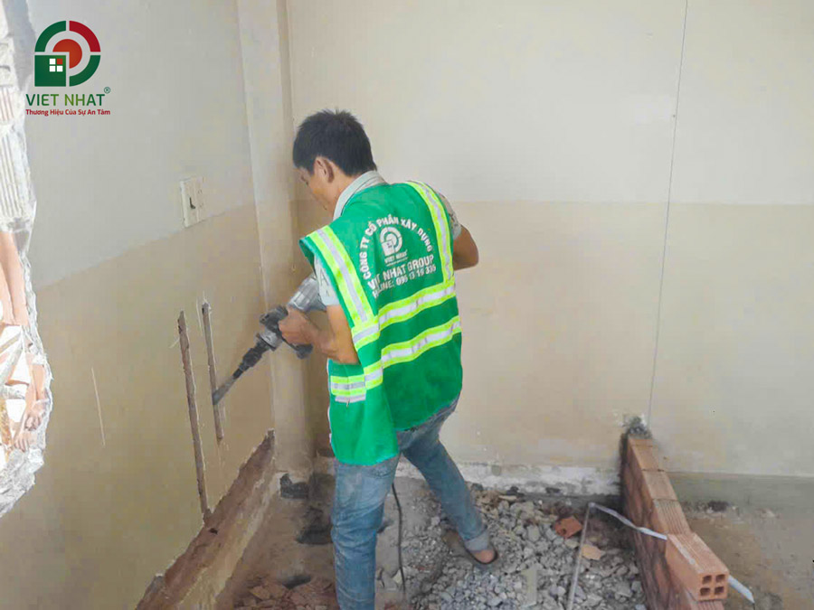 Hình ảnh thi công đục khoan tường