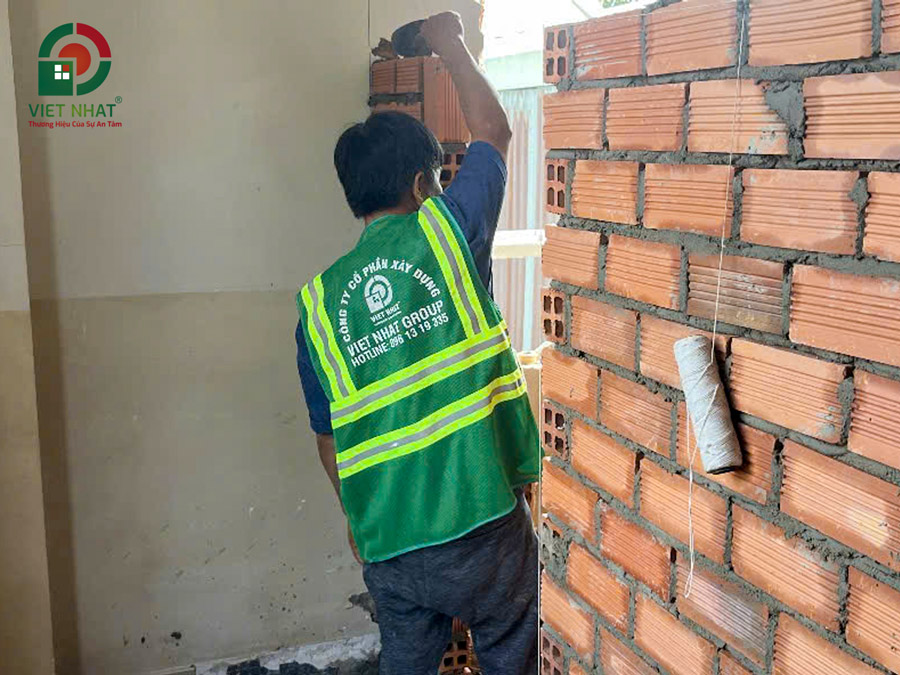 Hình ảnh thi công xây tường ngăn phòng