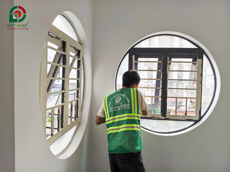 Hình ảnh thi công sơn sửa hệ thống cửa